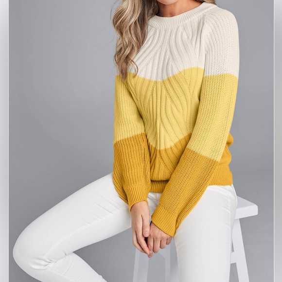 VENUS Block Sweater - Picture 2 of 4